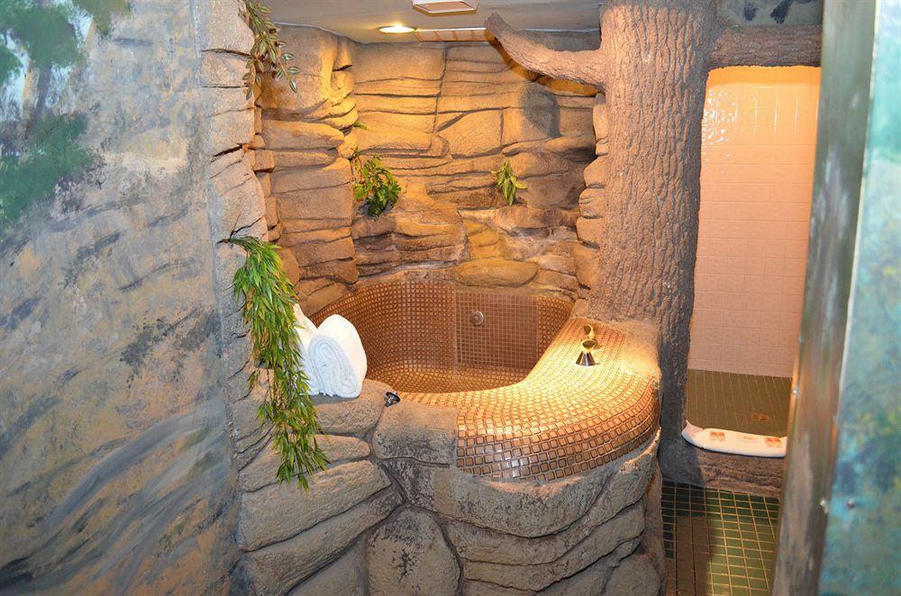 גרינווד Red Carpet Inn Fanta Suites Hotel מראה חיצוני תמונה