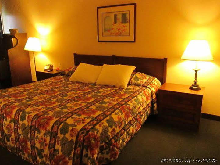 גרינווד Red Carpet Inn Fanta Suites Hotel מראה חיצוני תמונה