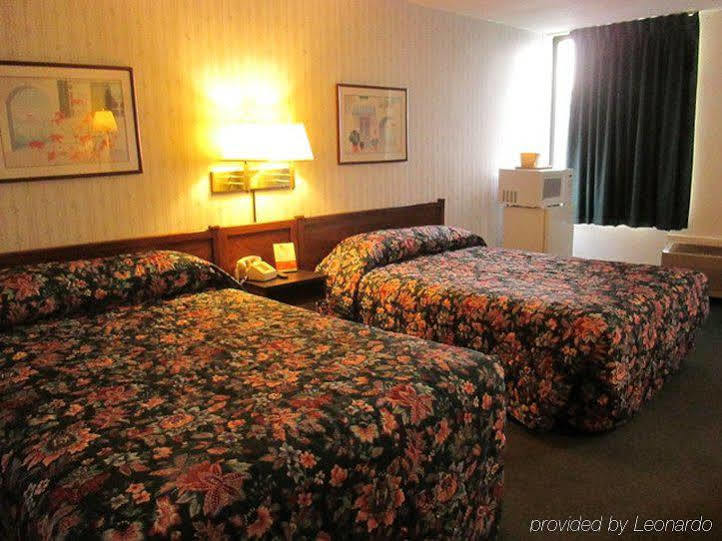 גרינווד Red Carpet Inn Fanta Suites Hotel מראה חיצוני תמונה
