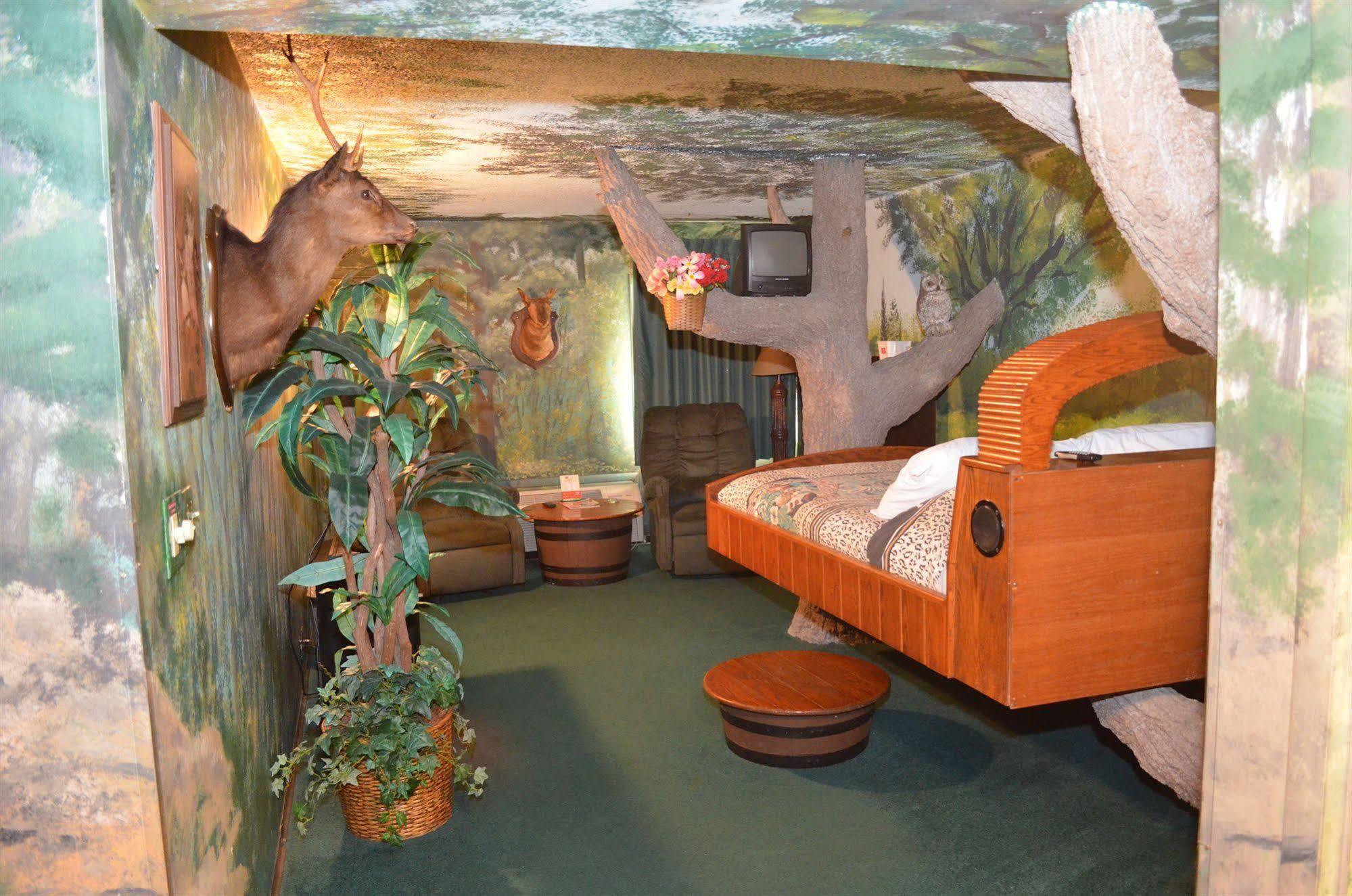 גרינווד Red Carpet Inn Fanta Suites Hotel מראה חיצוני תמונה