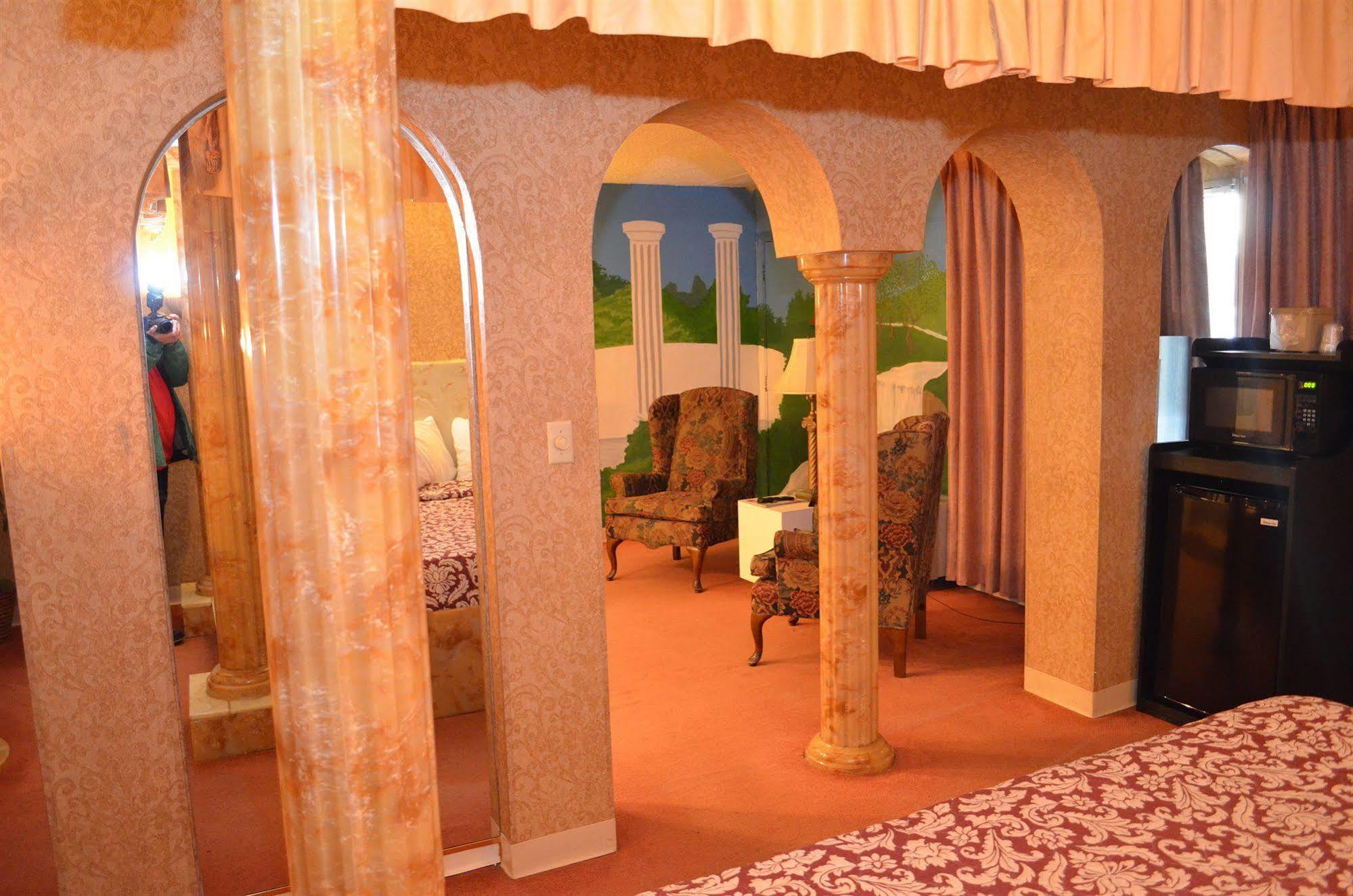 גרינווד Red Carpet Inn Fanta Suites Hotel מראה חיצוני תמונה