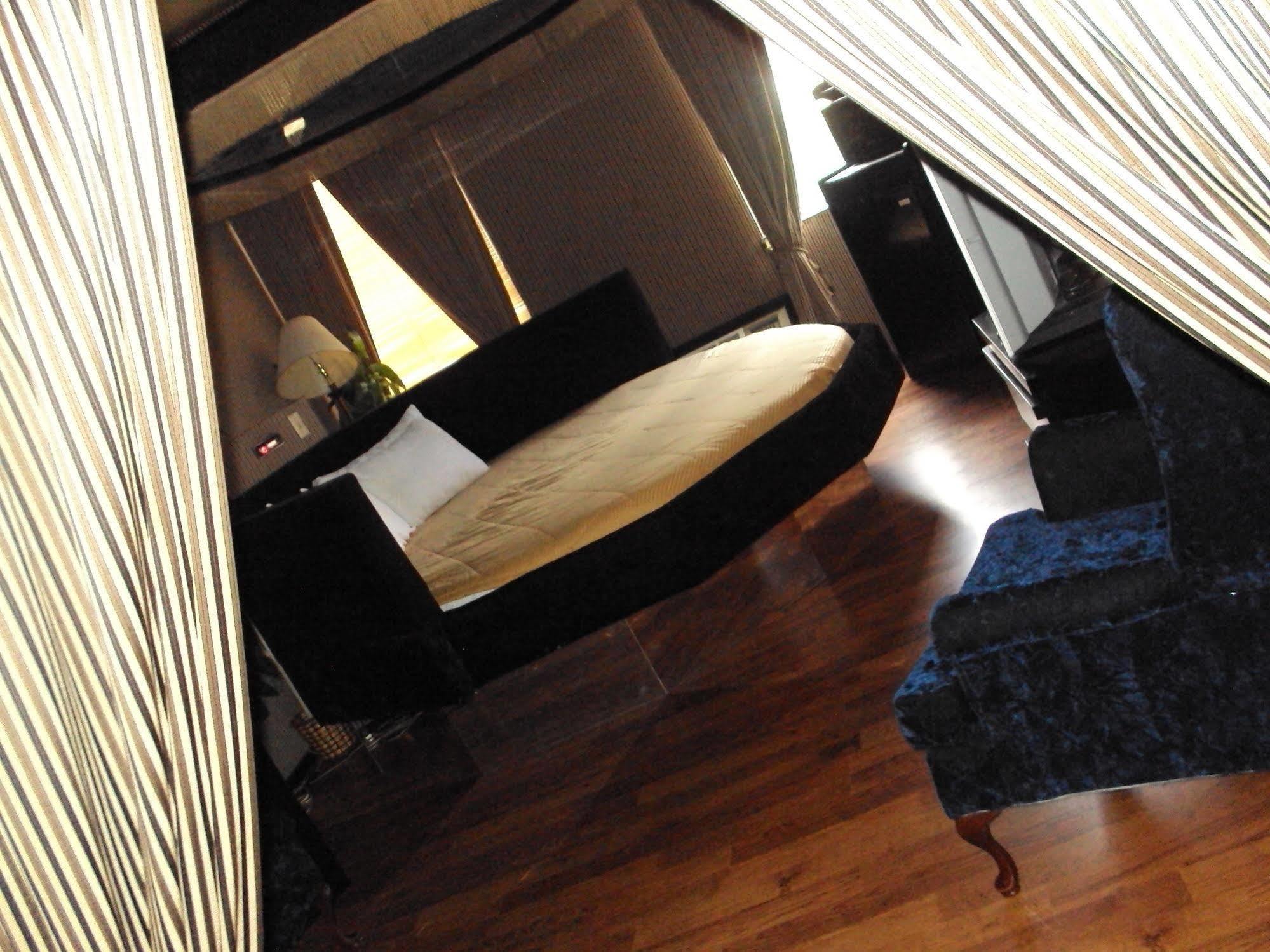 גרינווד Red Carpet Inn Fanta Suites Hotel מראה חיצוני תמונה
