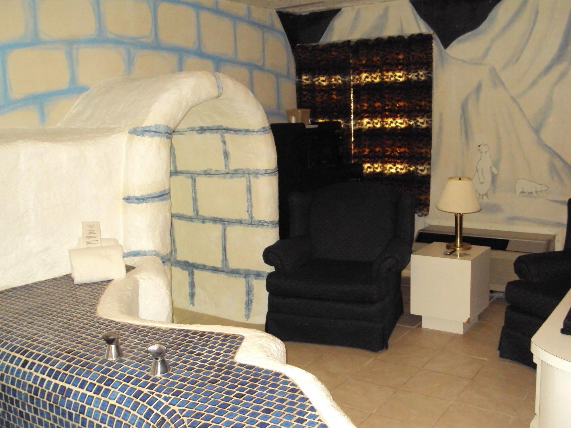 גרינווד Red Carpet Inn Fanta Suites Hotel מראה חיצוני תמונה