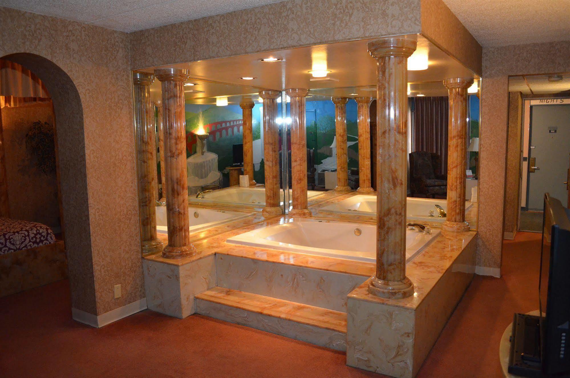 גרינווד Red Carpet Inn Fanta Suites Hotel מראה חיצוני תמונה